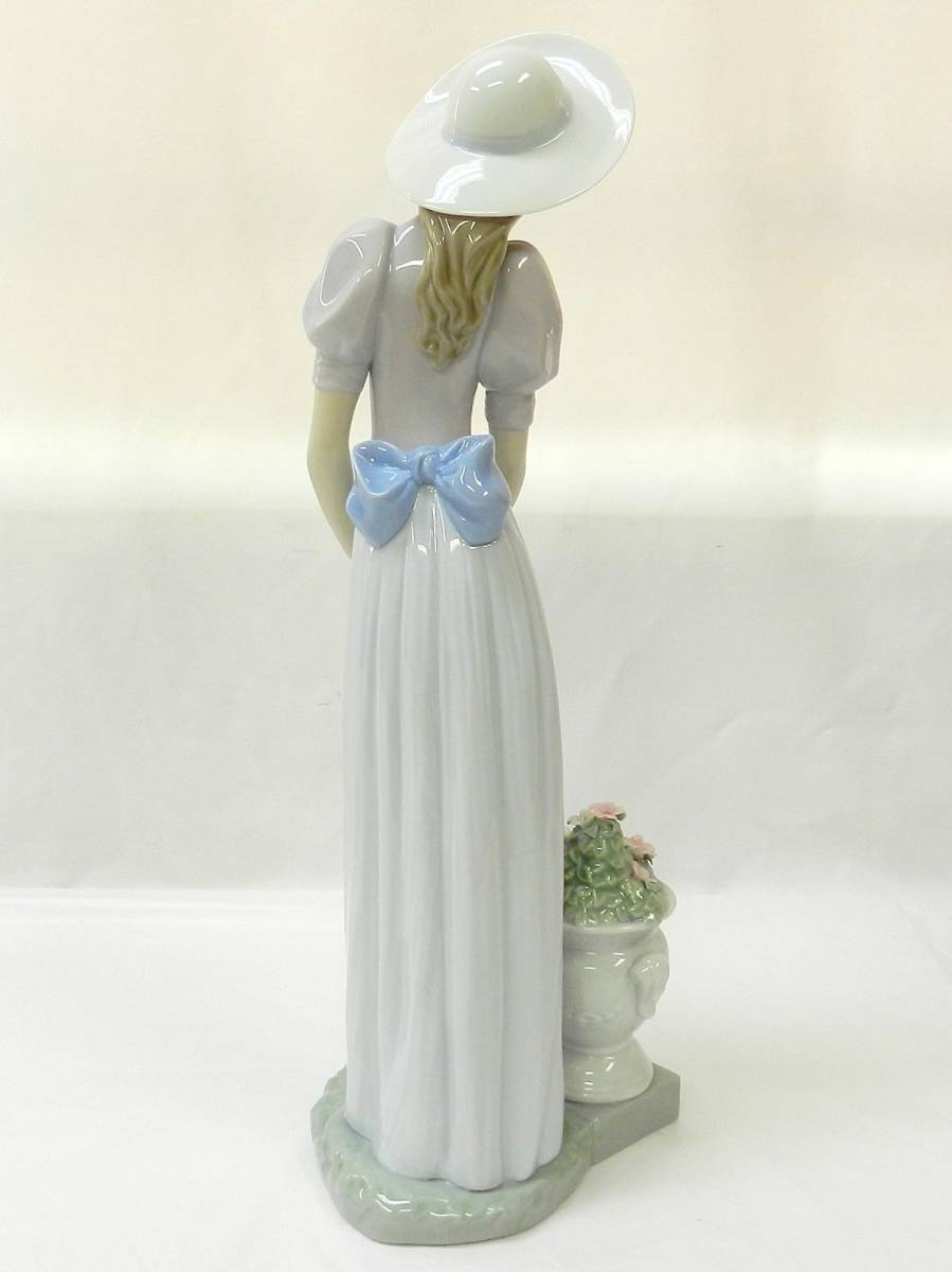 LLADRO リヤドロ No.6782「気品に満ちて」 LLADRO リヤドロ No.6782「気品に満ちて」 ぬいぐるみ・人形・置物