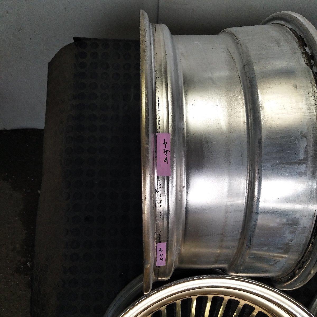 管理番号：W7-196【4本価額】【17x8J 17x9J 4x114.3 5x114.3 ET+30 ハブ73】CARVING HEAD40・前後サイズ違い・直接引取可能