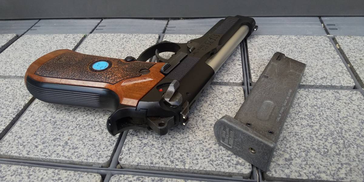 東京マルイ バイオハザード サムライエッジM92Fとデザートイーグル2丁