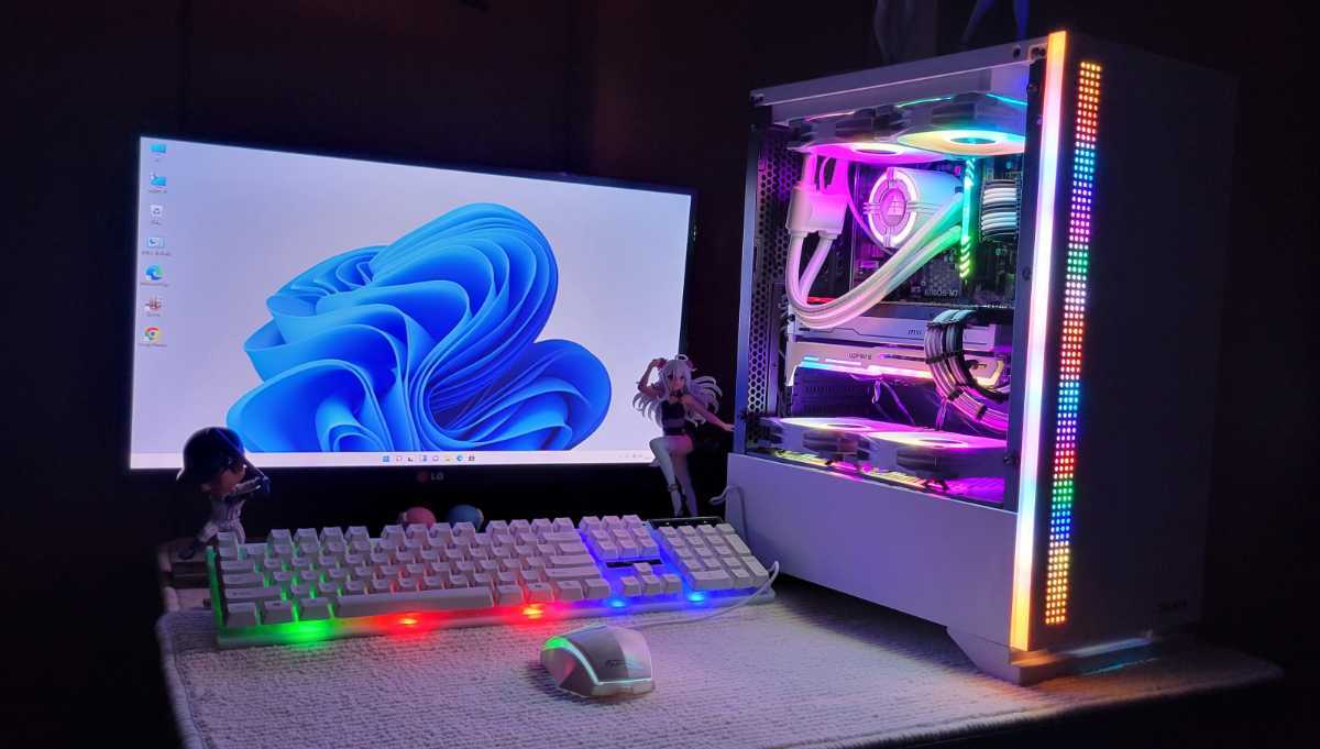 ホワイト・ゲーミングPC／CORE I7第8世代／GTX980Ti(1070同等)／RGB 