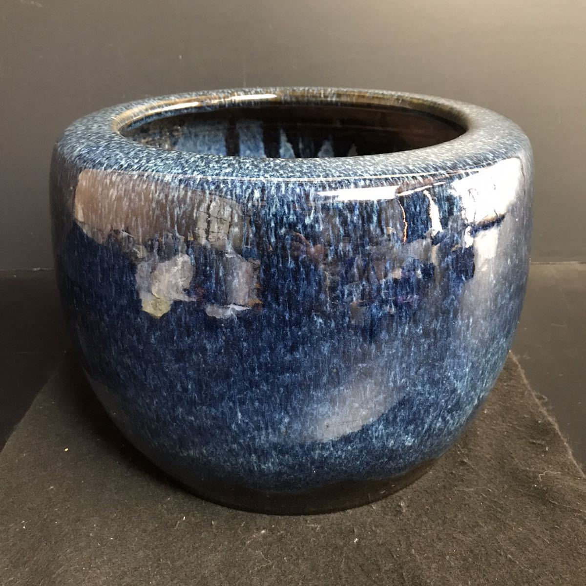 青海鼠釉 火鉢 瓶掛 手炙り施釉陶 なまこ 幅48cm 睡蓮鉢 金魚鉢 メダカ入 青海鼠釉 火鉢 瓶掛 手炙り施釉陶 なまこ 幅49cm 睡蓮鉢 金魚鉢 メダカ入