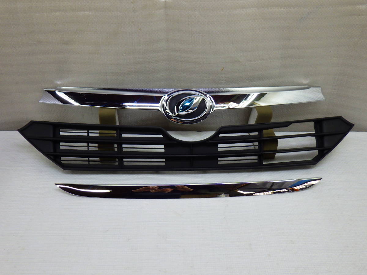 LA300S LA310S後期ミライース純正グリルガーニッシュ メッキ 53121