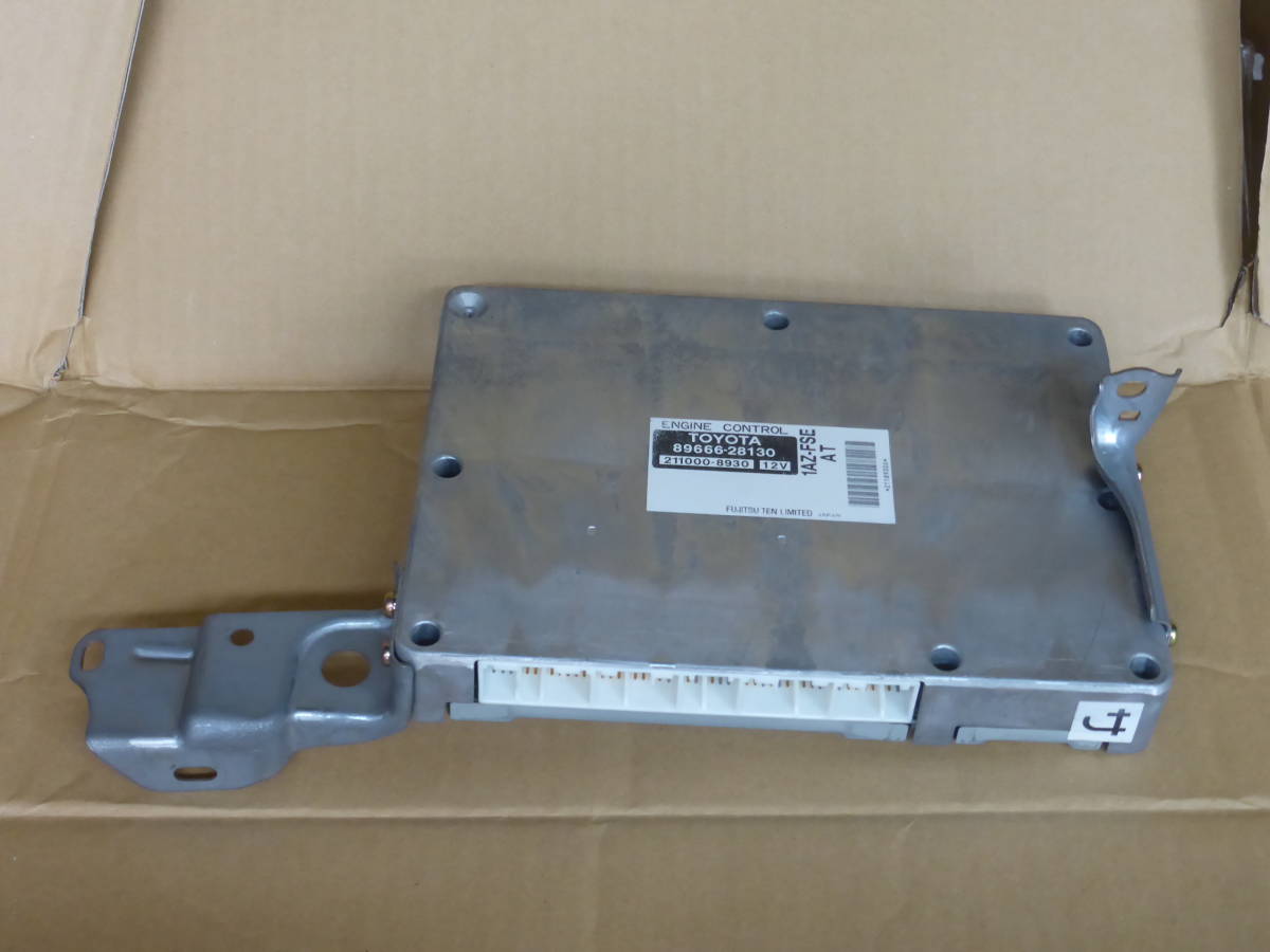 ヴォクシー AZR60 エンジンコンピューター 中古