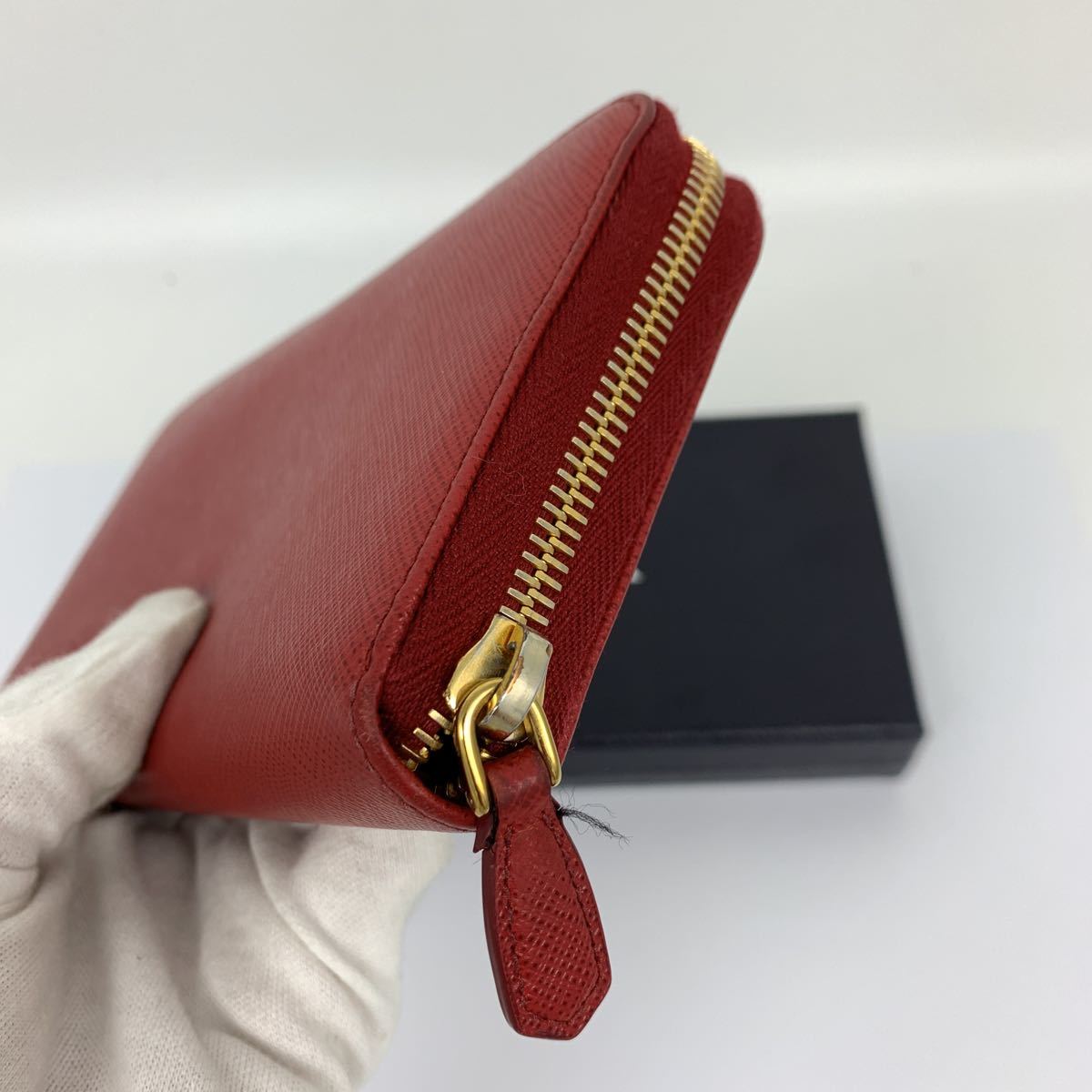プラダPRADAラウンドファスナーレッド系 PRADA ラウンド