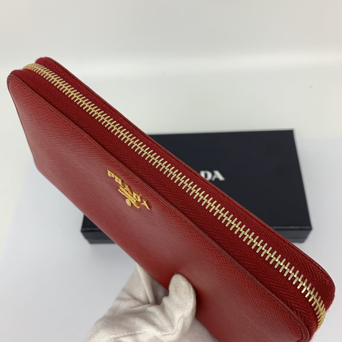 【美品】PRADA 長財布 ラウンドファスナー レッド　赤 プラダPRADAラウンドファスナーレッド系 PRADA ラウンド