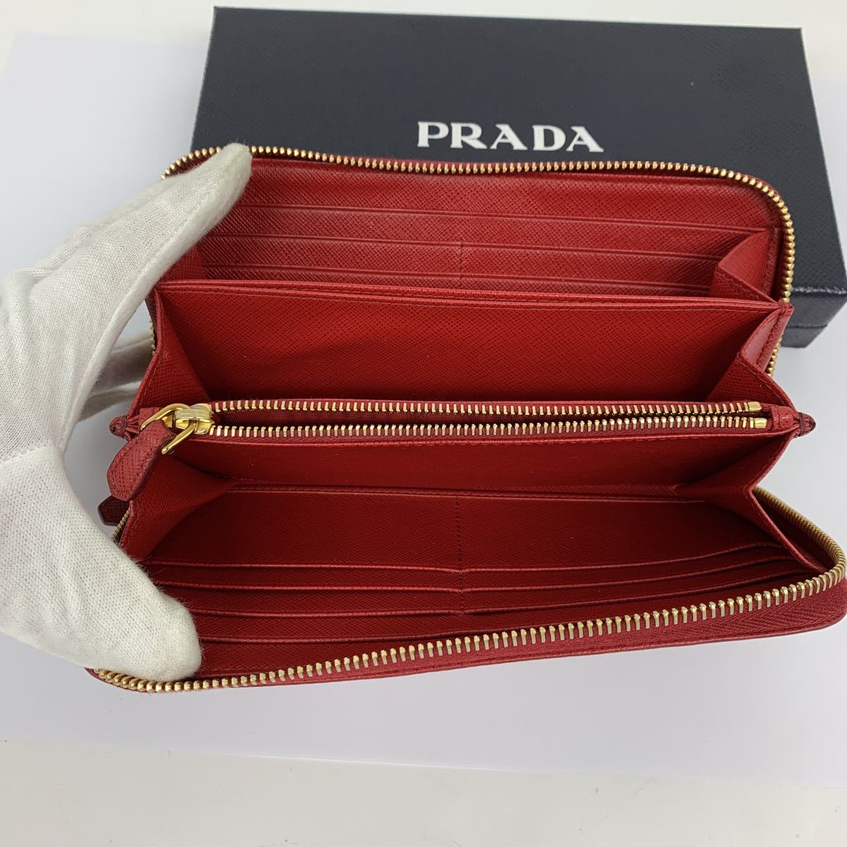 プラダPRADAラウンドファスナーレッド系 PRADA ラウンド