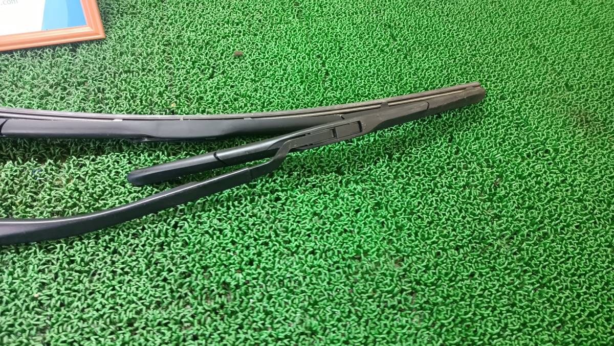 トヨタ フロントワイパーアーム＆ブレード 左右 プリウス ZVW51 2019