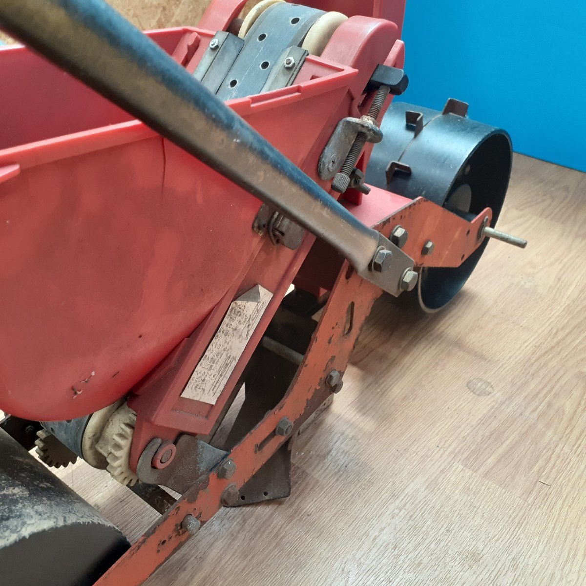 中古品】向井工業 ベルト繰上げ式 種まき機 ごんべえ HS-300型? 手押し
