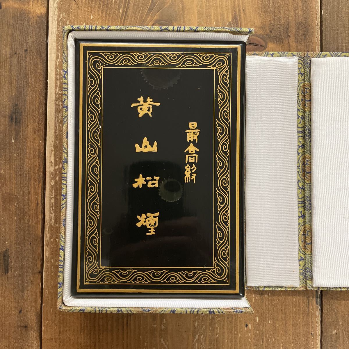 古墨 2点 黄山松煙 徽州老胡開文 古玩 書道具 アンティーク 中国墨