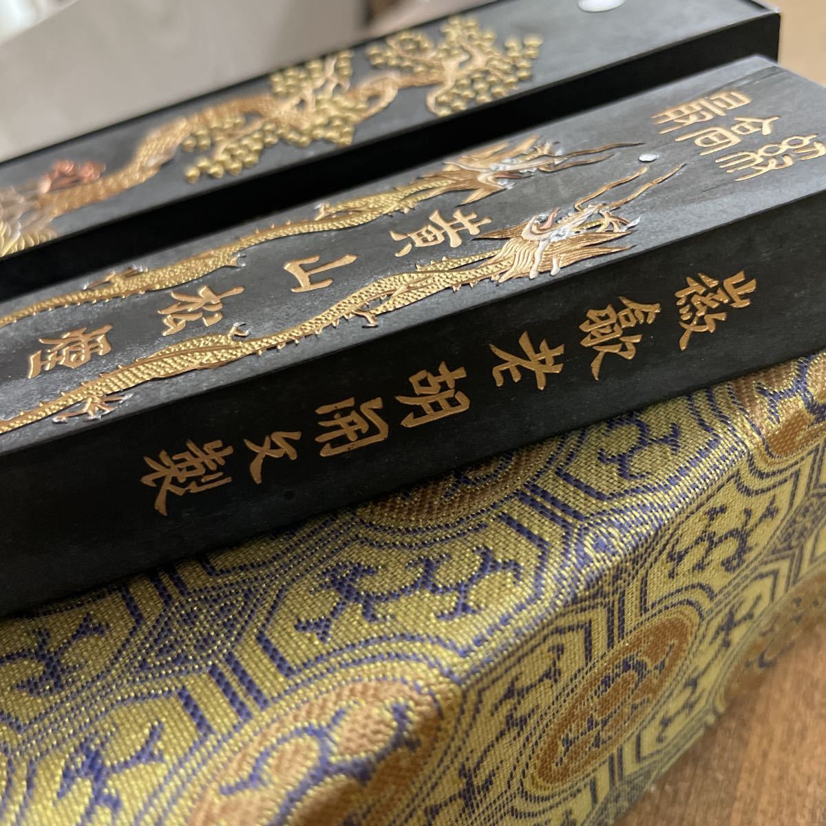 古墨 2点 黄山松煙 徽州老胡開文 古玩 書道具 アンティーク 中国墨