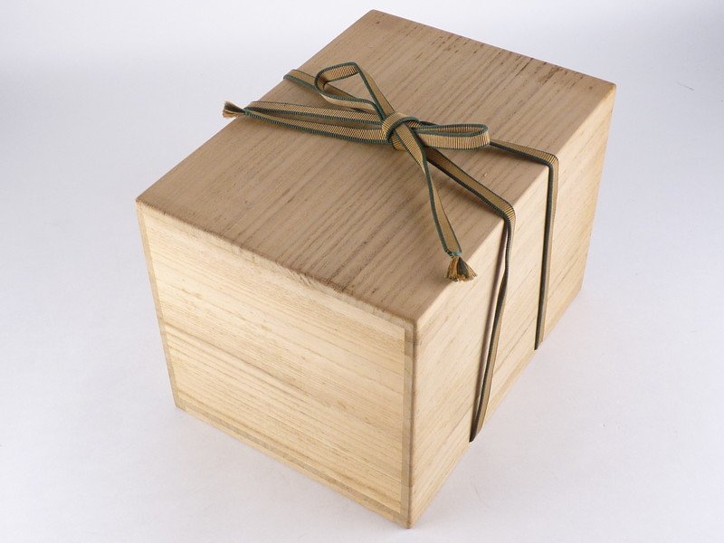 D128 輪島塗 坂一男 作 押面唐松蒔絵 炉縁 共箱 木製漆器 茶道具 都屋】60 輪島塗 坂一男 四君子花丸蒔絵 茶箱 高さ 約13cm 幅 約21.5cm