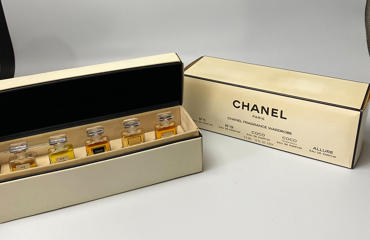 【100%新品，新品】 CHANEL ミニ香水セット シャネル フレグランス ワードローブ ヴィンテージ 5本セット k903_1(シャネル)｜売買されたオークション情報、yahooの商品情報をアーカイブ公開 - オークファン シャネル
