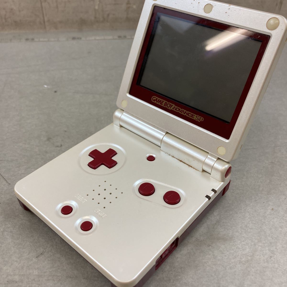 125】ゲームボーイアドバンスSP 任天堂 2002年製 ゲーム おもちゃ 