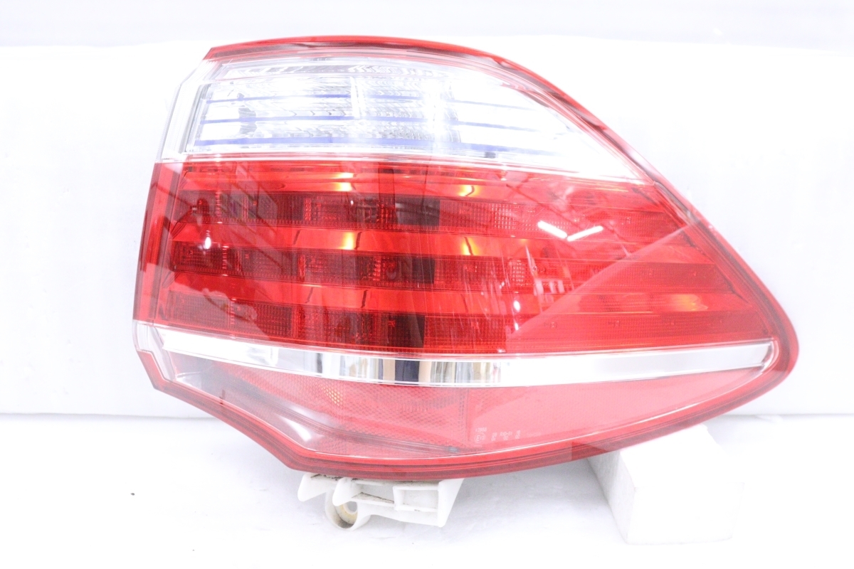 29-1400★美品★後期 LED GWS204 クラウンハイブリッド★右テールライト ICHIKOH 30-370 打刻:Ｈ HV 純正★トヨタ (RO)