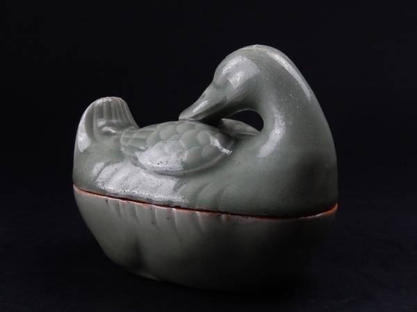 中国古玩 青磁 家鴨型 蓋物 古作 時代物 極上品 初だし品