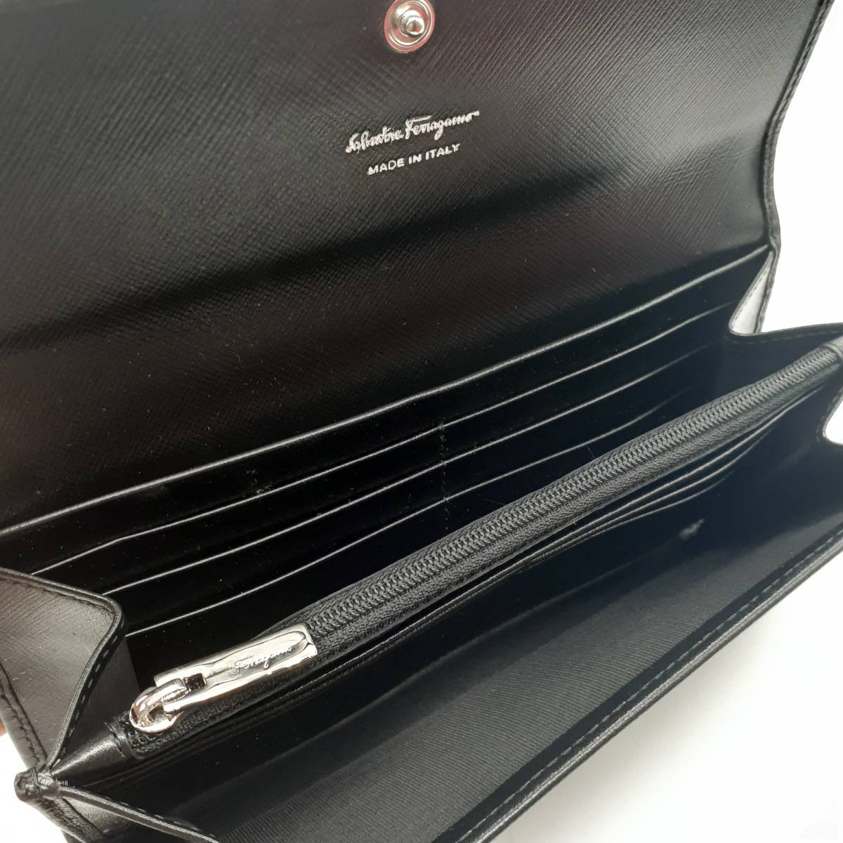 □【未使用】Salvatore Ferragamo フェラガモ ガンチーニ 長財布 