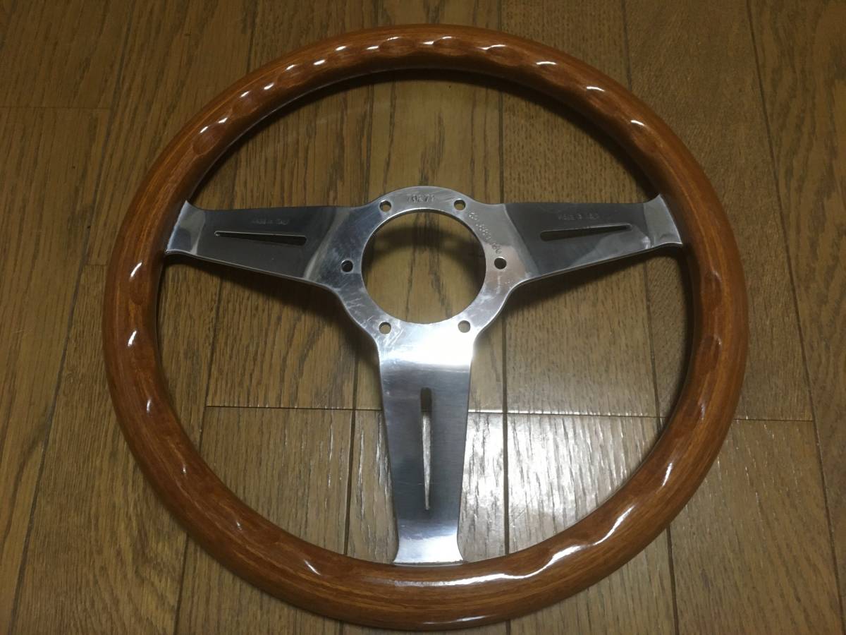 ナルディクラシック ウッド／ポリッシュ33パイ 正規品 ホーンボタン