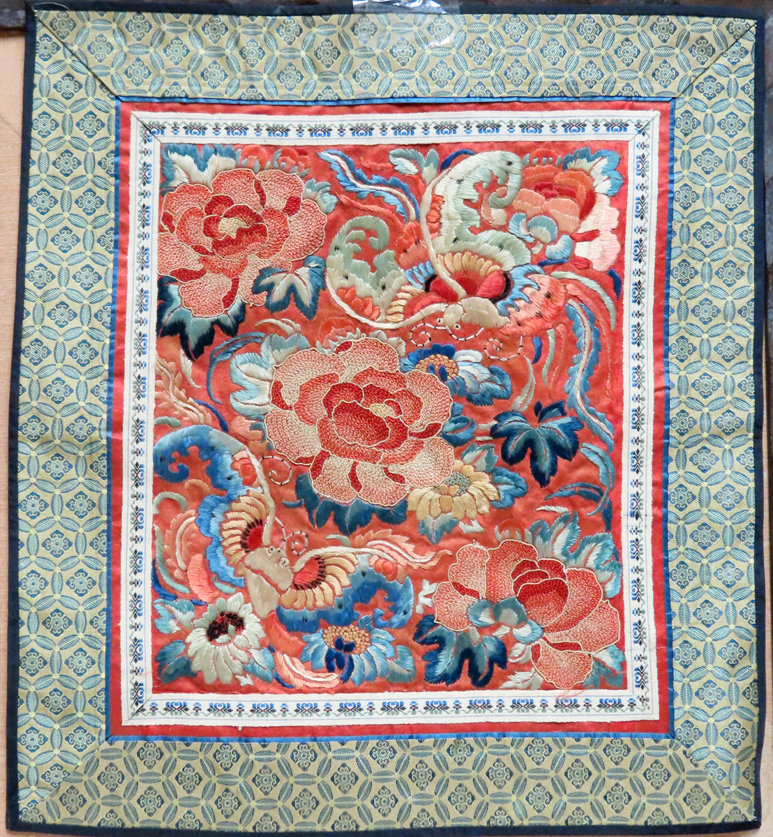 中国の刺繍絵 中国古玩・清代（清朝期） 刺繍古裂（絹地）・Old embroidery of Qing