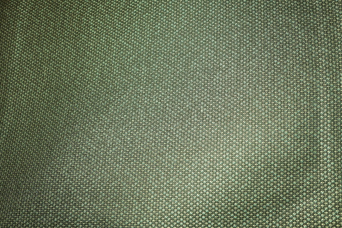 壱日4343 本絹交ぜ織伊勢崎お召調 男着物羽織 裄66丈141К青銅灰緑色濃淡梨地 未着用 正絹 男羽織 袷 -男性 孔雀青にピンクとアイボリーの小花と蝶・アイボリー袴（無地） 一般(男性和服、着物)の中古品