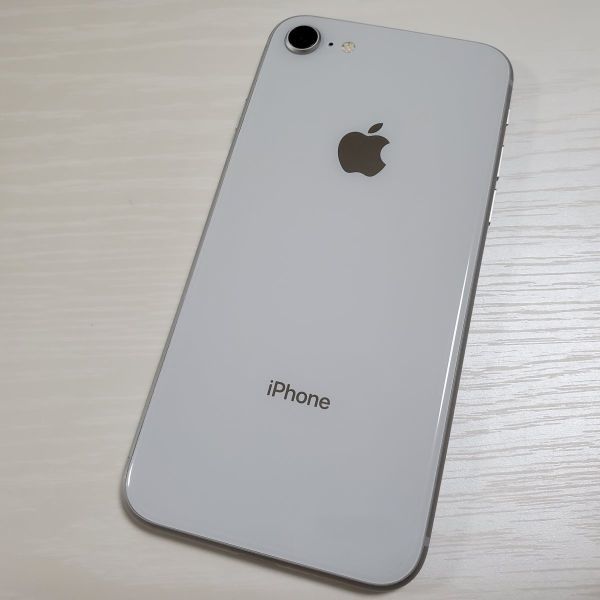 ☆【23581WM】 ジャンク au MQ792J/A iPhone8 シルバー 64GB SIMロック