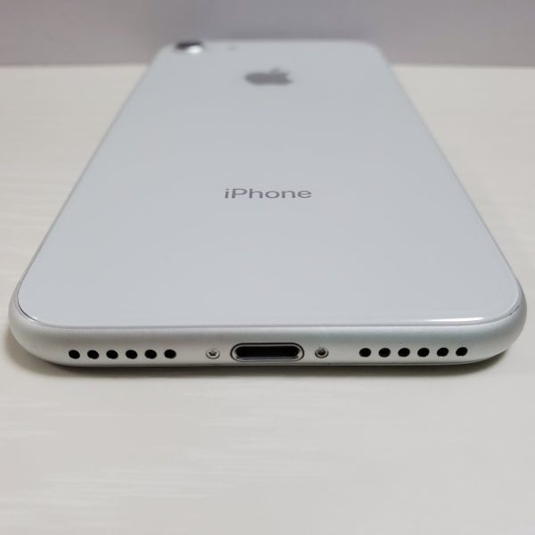 ☆【23581WM】 ジャンク au MQ792J/A iPhone8 シルバー 64GB SIMロック