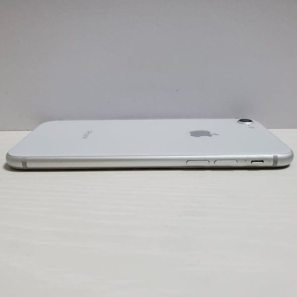 ☆【23581WM】 ジャンク au MQ792J/A iPhone8 シルバー 64GB SIMロック