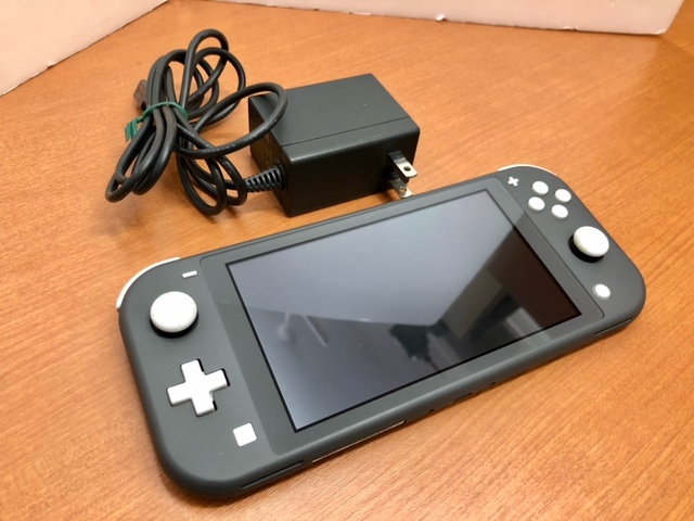  U133 Nintendo Switch Lite 本体 HDH-001 グレー スイッチライト(ニンテンドースイッチ本体)｜売買されたオークション情報、yahooの商品情報をアーカイブ公開 - オークファン ニンテンドースイッチ本体