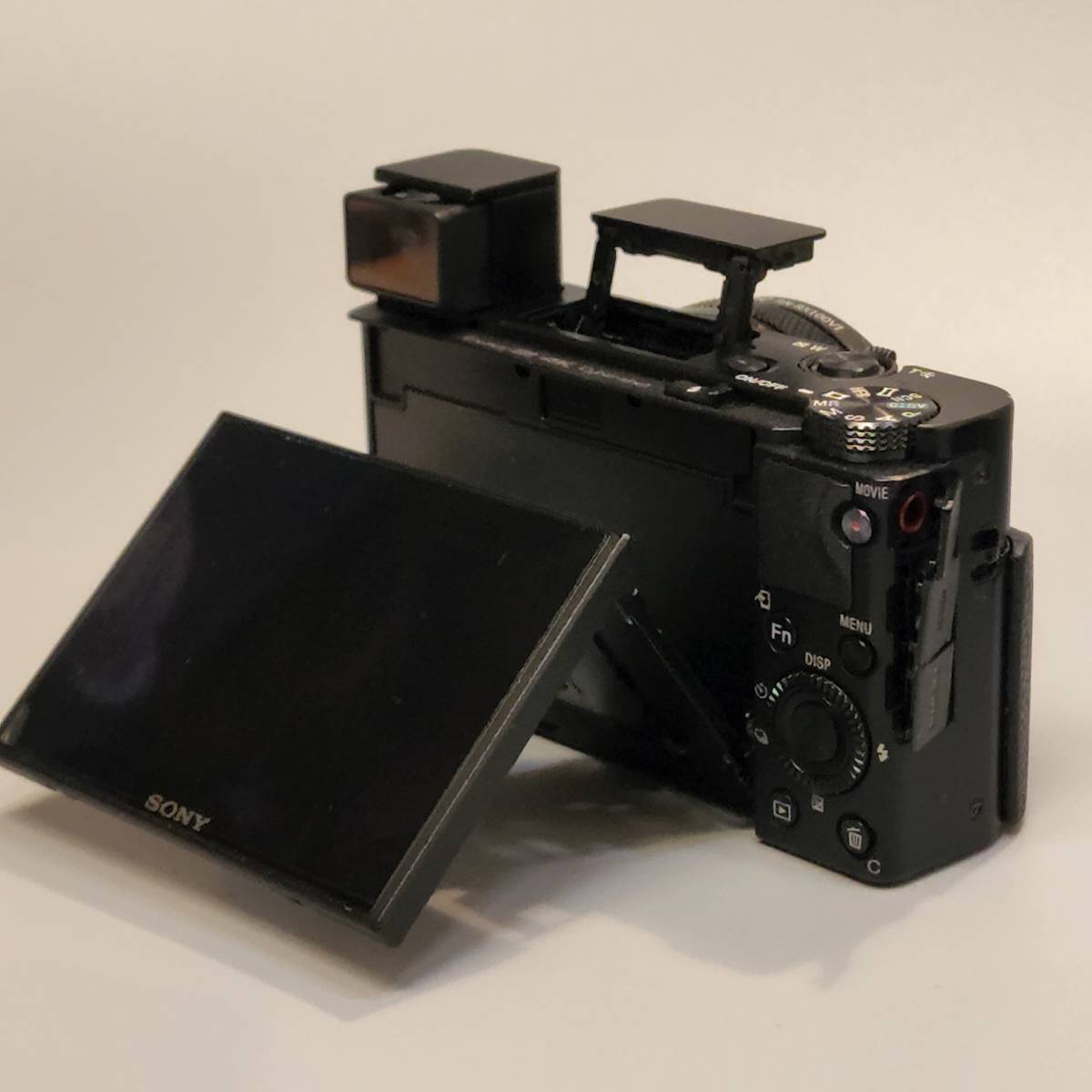 高級コンデジSONY DSC-RX100M7＋レイノックスのワイドコンバージョン