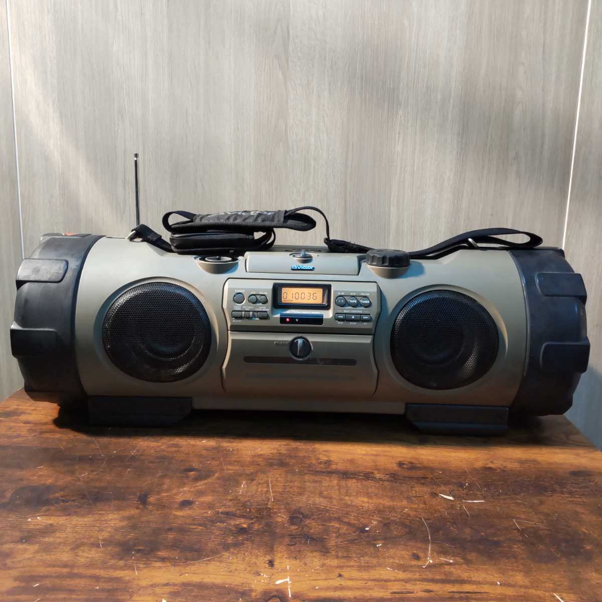 VICTOR·JVC RV-X70 現状 Victor RV-X70 JVC CDラジカセ POWERED WOOFER CD SYSTEM