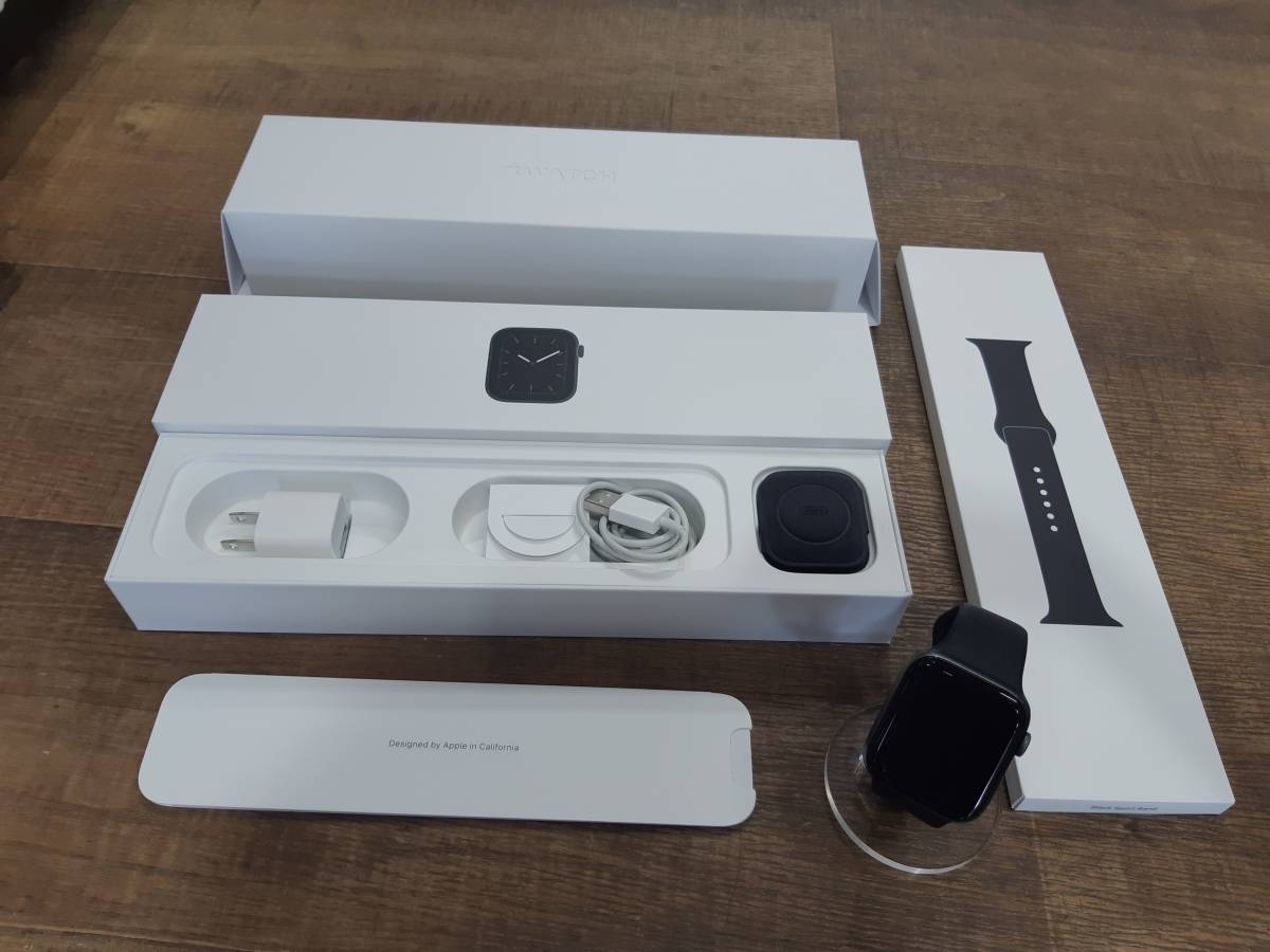 【超激得，大人気】 品 Apple Watch Series5 44mm スペースグレー A2157 アップルウォッチ スマートウォッチ(スマートウォッチ本体)｜売買されたオークション情報、yahooの商品情報をアーカイブ公開 - オークファン スマートウォッチ本体