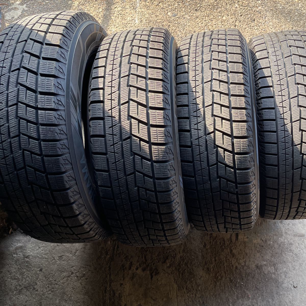 ヨコハマ 215/65R16 4本セット バリ山 17年式(中古品)｜売買され