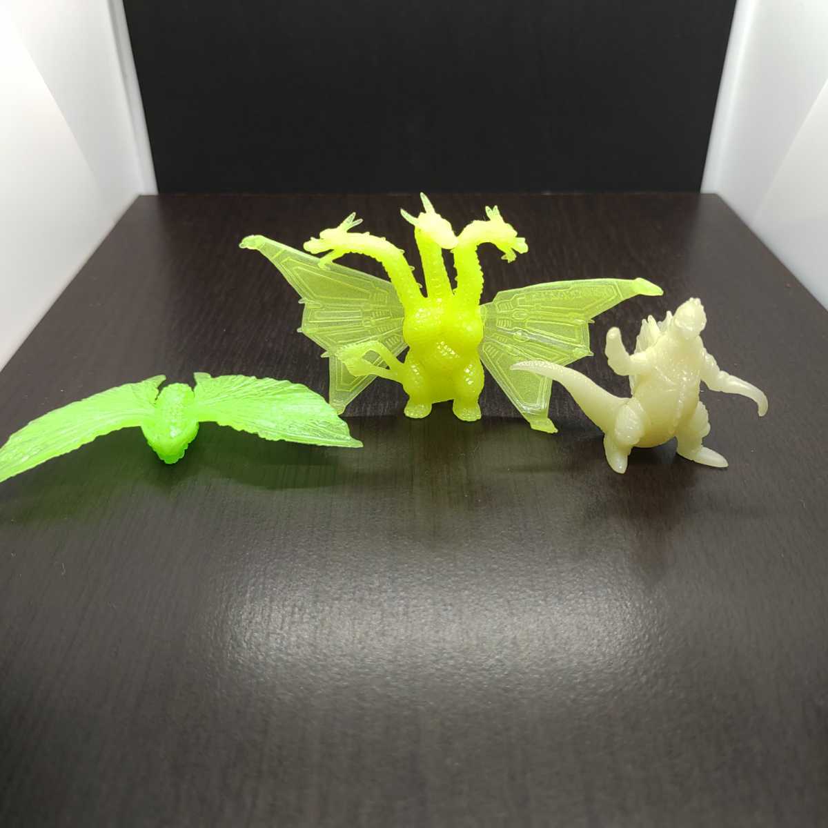 東宝 光るゴジラ メカキングギドラ ガイガン バトラ 蓄光 消しゴム 