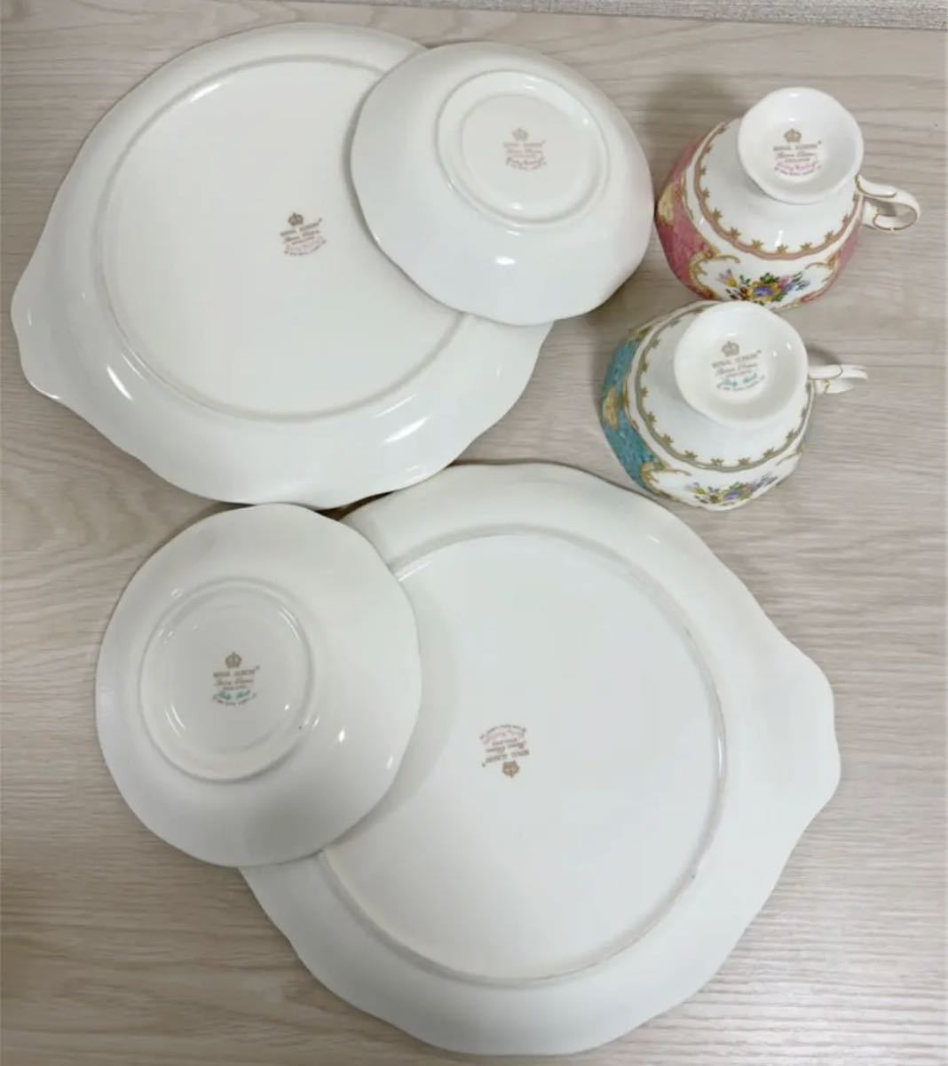 ロイヤルアルバート ROYAL ALBERT カップ&ソーサー2客 花柄 大皿