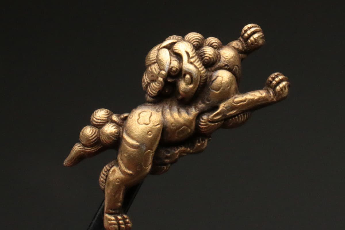 目貫 無銘 武具 容彫 金色絵 日本刀 刀装具 後藤 s-128 唐馬