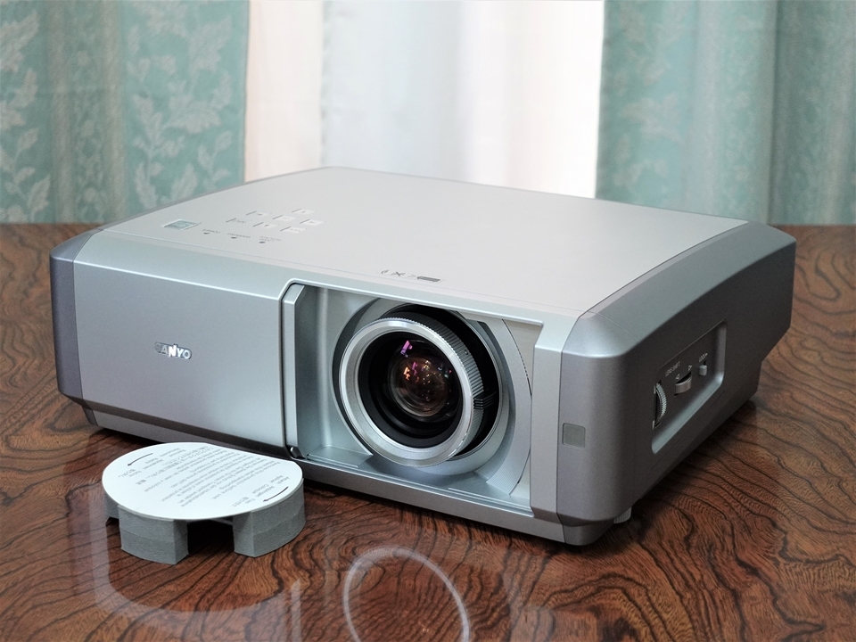 SANYOプロジェクター LP-Z4 三洋電機 LP-Z4(S) 価格比較 - 価格.com