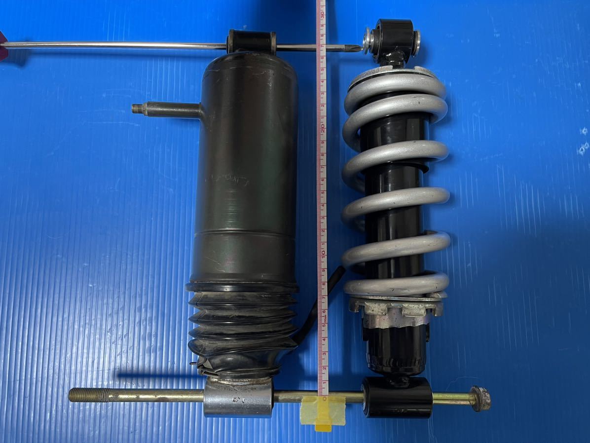 CBX550F CBX400F 純正リアショック CBX550F純正リアショックです
