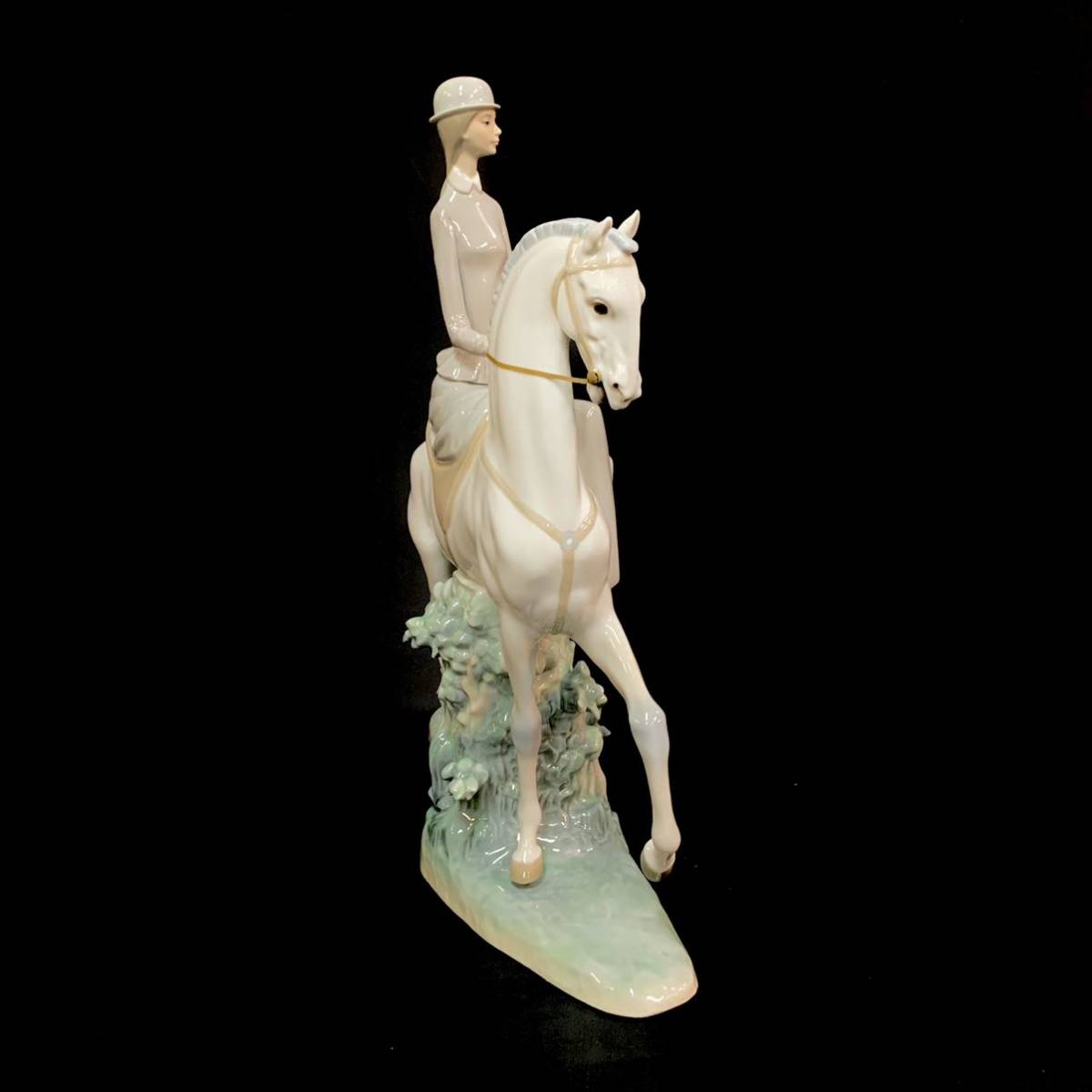 LLADRO リヤドロ　白い馬の少女 白い馬の少女 | リヤドロ公式オンライン