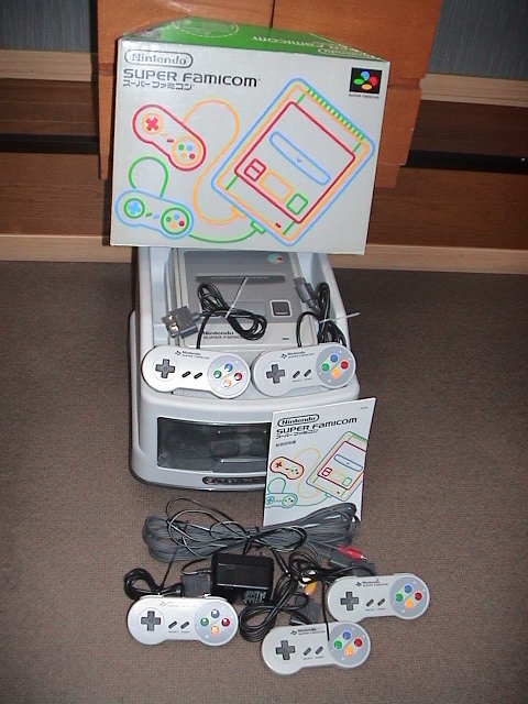 スーパーファミコン☆本体＋ステーションラック（ソフト収納ケース）＋予備コントローラー＋取説付き☆中古品☆北海道・札幌発☆