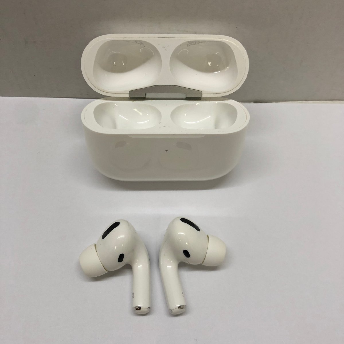 【豊富な，SALE】 MIN【中古品】 MSMK Apple Air Pods Pro MWP22J A 〈93-221017-MK-15-MIN〉