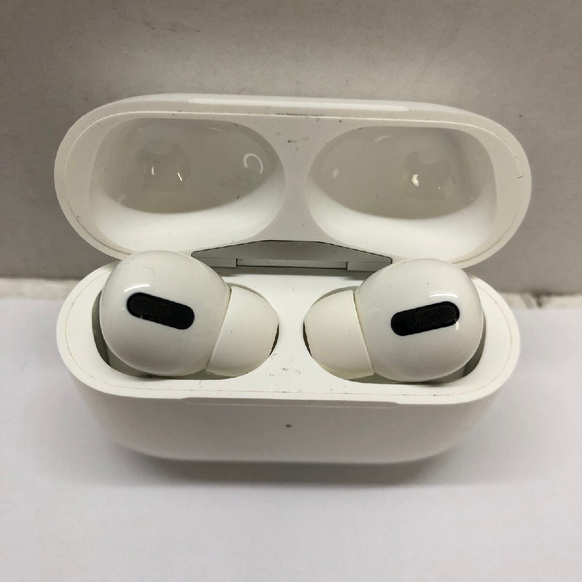 【豊富な，SALE】 MIN【中古品】 MSMK Apple Air Pods Pro MWP22J A 〈93-221017-MK-15-MIN〉