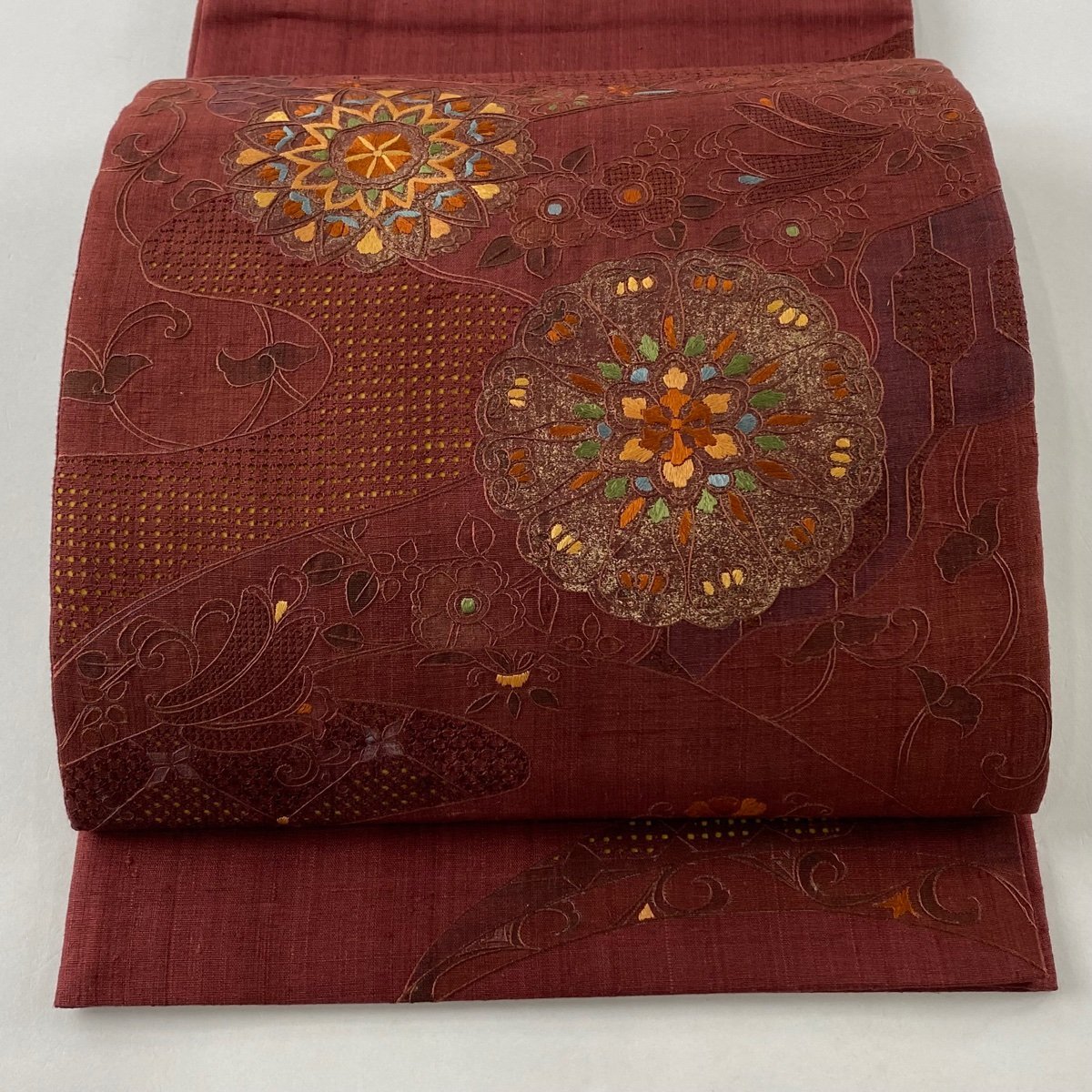 袋帯 美品 名品 華文 華唐草 汕頭刺繍 金彩 赤茶 お太鼓柄 正絹 【中古】 ☆☆☆☆ 美品 袋帯 秀品 相良刺繍 蘇州刺繍 花丸文