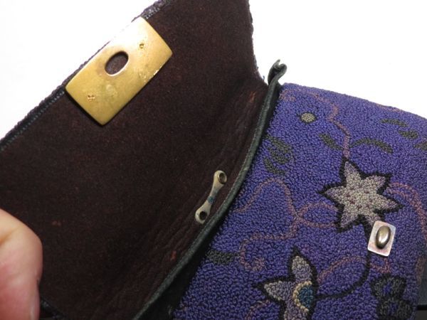 4005】堤物 ＜検＝印籠・根付＞ 明治時代 相良刺繍 刻み莨入（初品