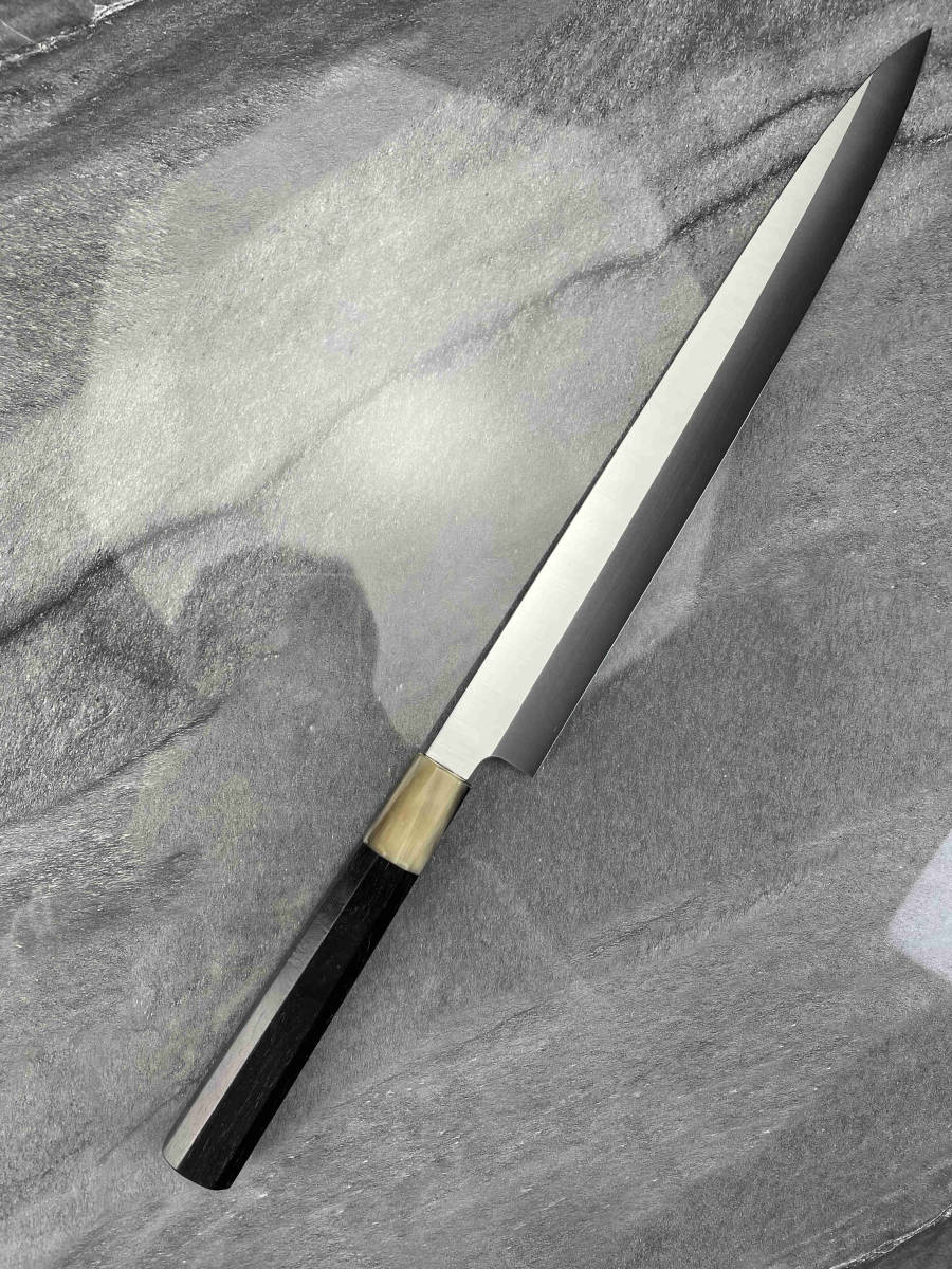 世界 一番薄い 極薄の柳刃 厚み1.7mmから先端に向かって1.2mm世界一の