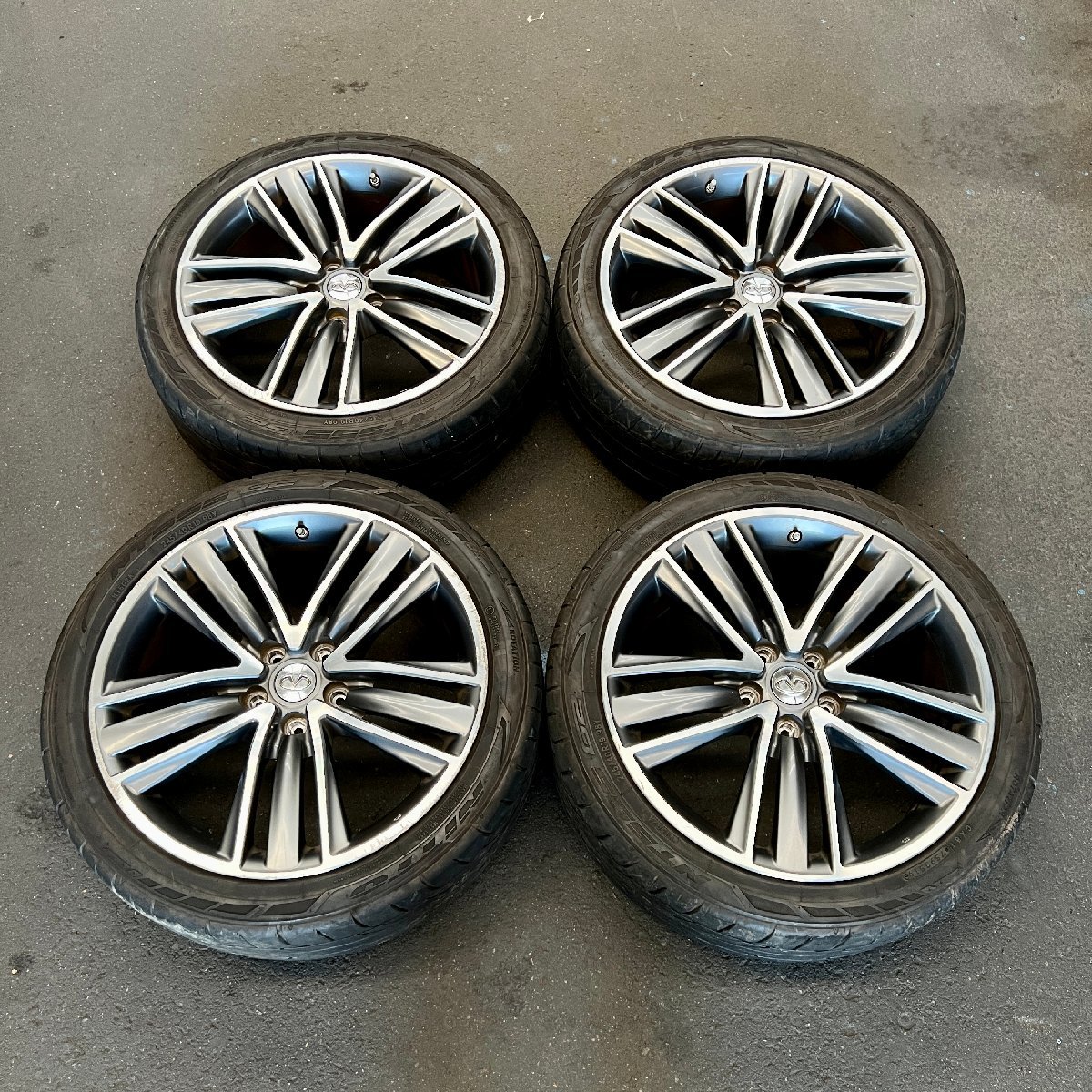 タイヤ付き純正ホイール4本セット スカイライン HV37 19×8 1/2J +50