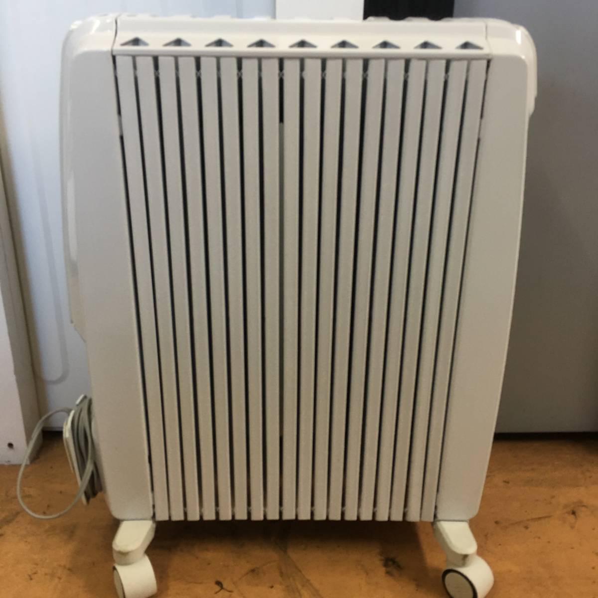 DeLonghi デロンギ ドラゴンデジタル TDD0915W オイルヒーター