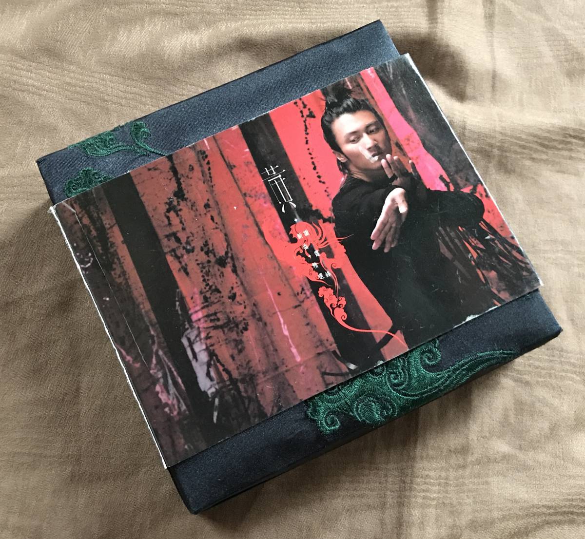 謝霆鋒 ニコラスツェー Nicholas Tse 「 黄 Huang 」限定版 2CD + 2VCD