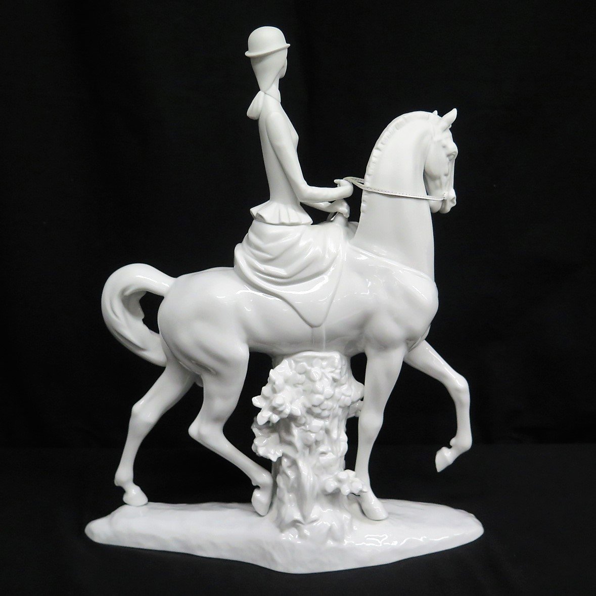 リヤドロ フィギュリン 白い馬の少女 LLADRO 公式通販 | Yahoo