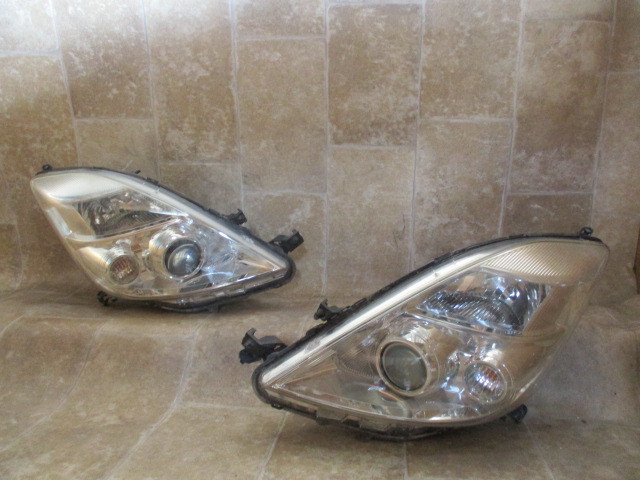 H3/ ANM10/ANM15/ZGM10/ZGM15アイシス純正HIDヘッドライト左右KOITO 44-69