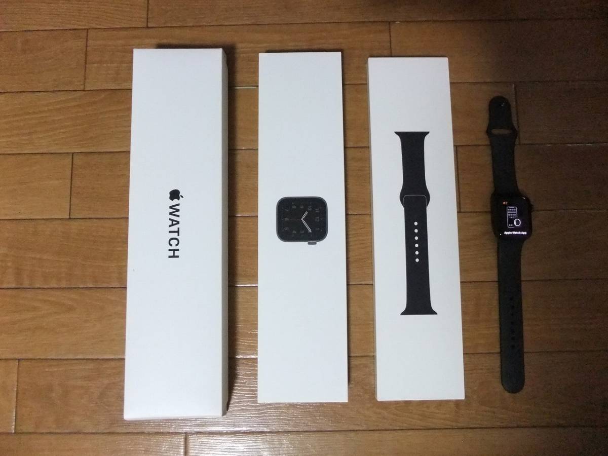 【新作入荷，限定SALE】 Apple Watch SE GPSモデル 40mm MYDP2J/A ブラックスポーツバンド 品(スマートウォッチ本体)｜売買されたオークション情報、yahooの商品情報をアーカイブ公開 - オークファン スマートウォッチ本体