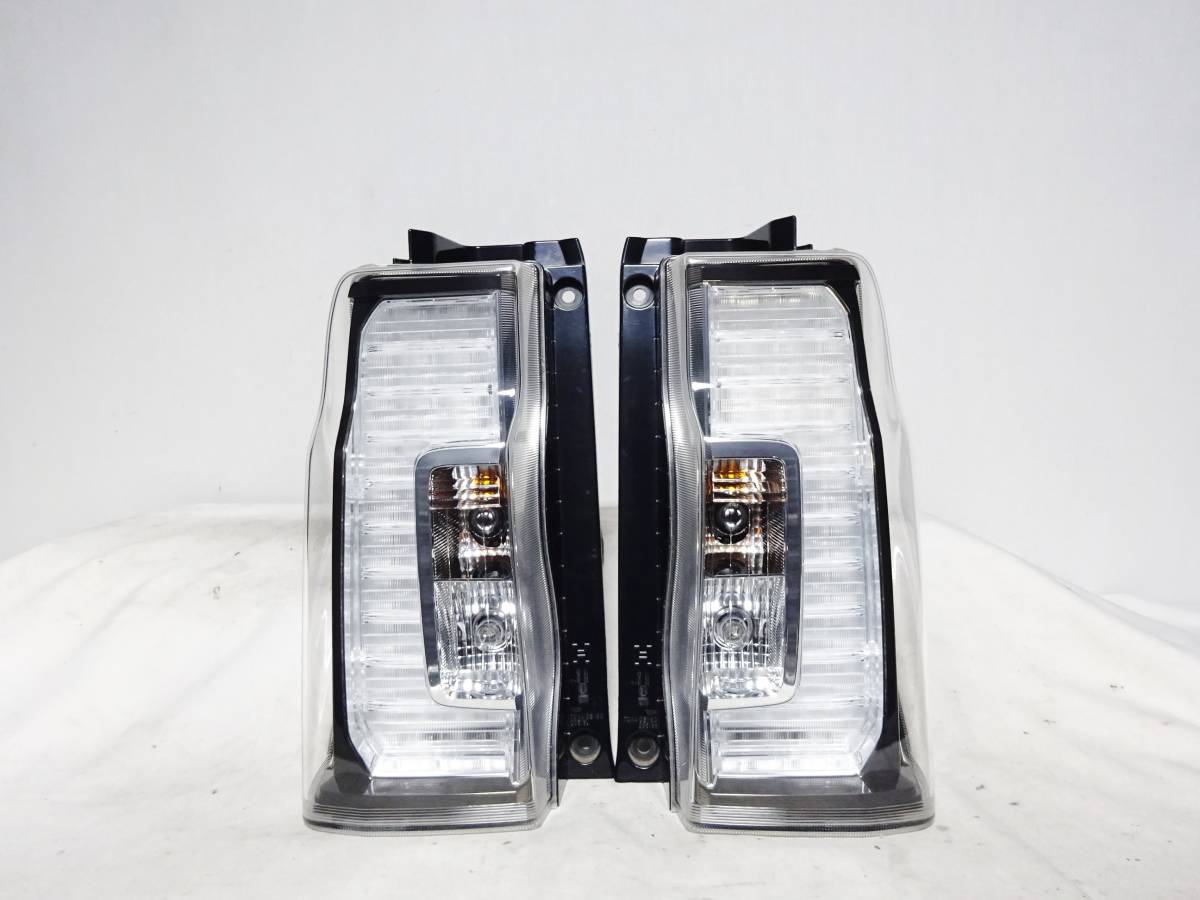 美品 程度良好 ASSY タントカスタム LA600S LA610S テールレンズ テールランプ テールライト 左右 右 左 ブラック トップエディション